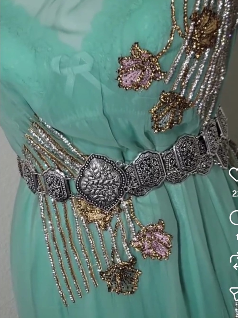 Yemeni Dir3 fabric, unstitched, with under slip included. Belt not included.